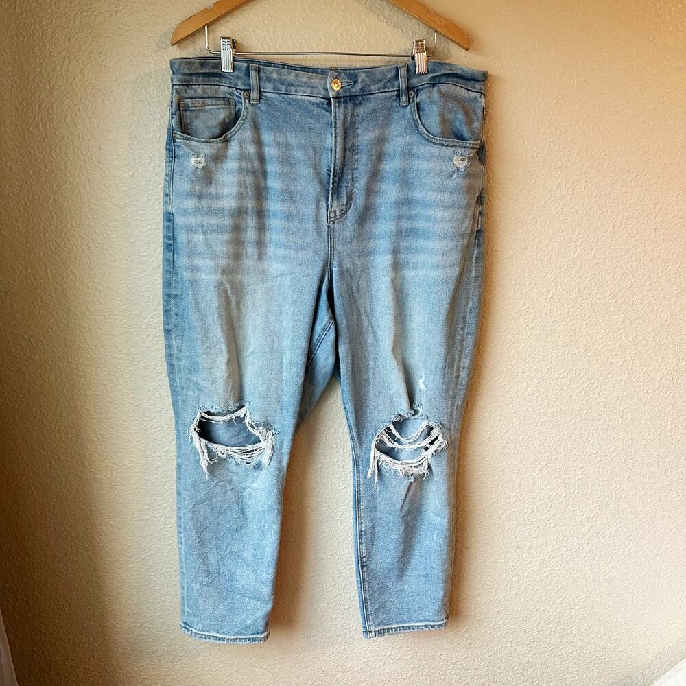 American Eagle Curvy Mom Jeans Ripped Knee sz 18 Short